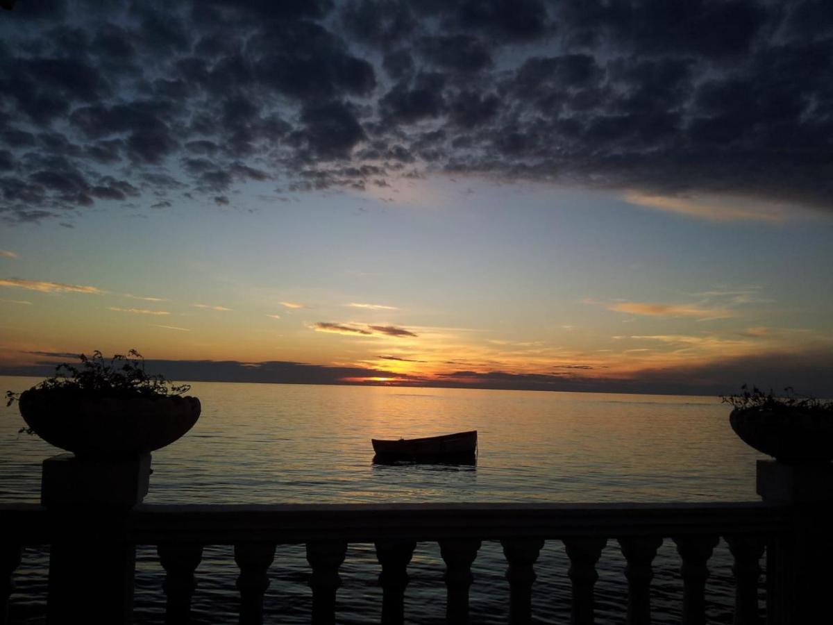 Durres City Apartment, City Center & Close To The Beach 외부 사진